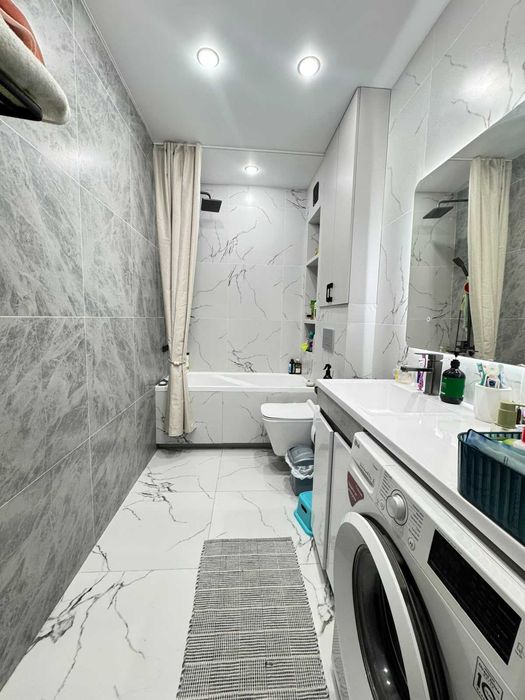 Продам евро 3-х ком., в Центре, район 8 школа