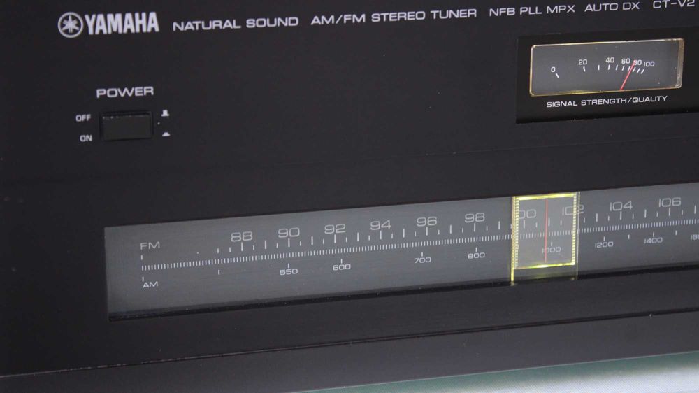 Tuner analogic Yamaha Natural Sound CT-V2.