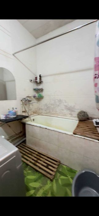 СРОЧНО, Корасаройда 5 хонали квартира сотилади!