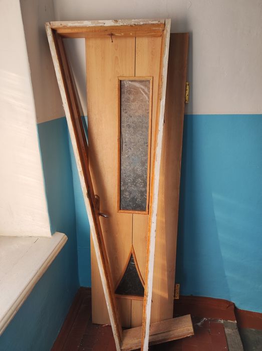 Продам деревянный дверь