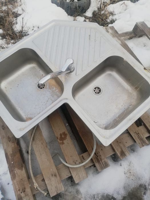 Продам кухонную мойку