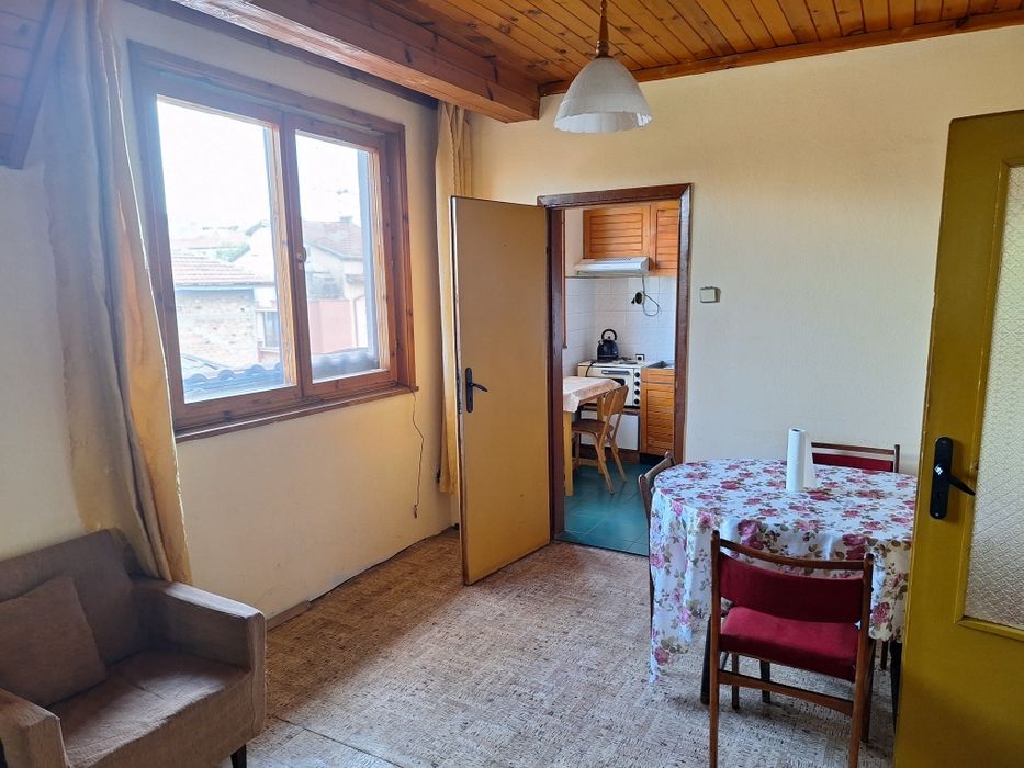 Дава се под наем Етаж от къща в Пловдив, Каменица 1 - 108 кв.м за 433.5 € - Снимка #2