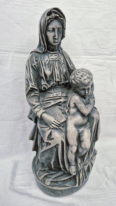 Statuetă Michelangelo Buonarrati Madonna Fecioara Maria cu Pruncul Iisus Sedes Sapientiae din rășină, anii 1950.