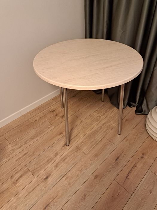 Продам столик круглый