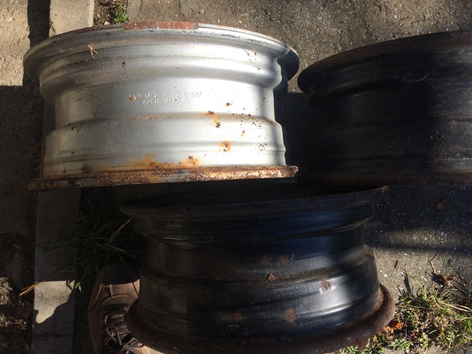 3 броя стоманени джанти 14 цола рено "Клио" и пежо.