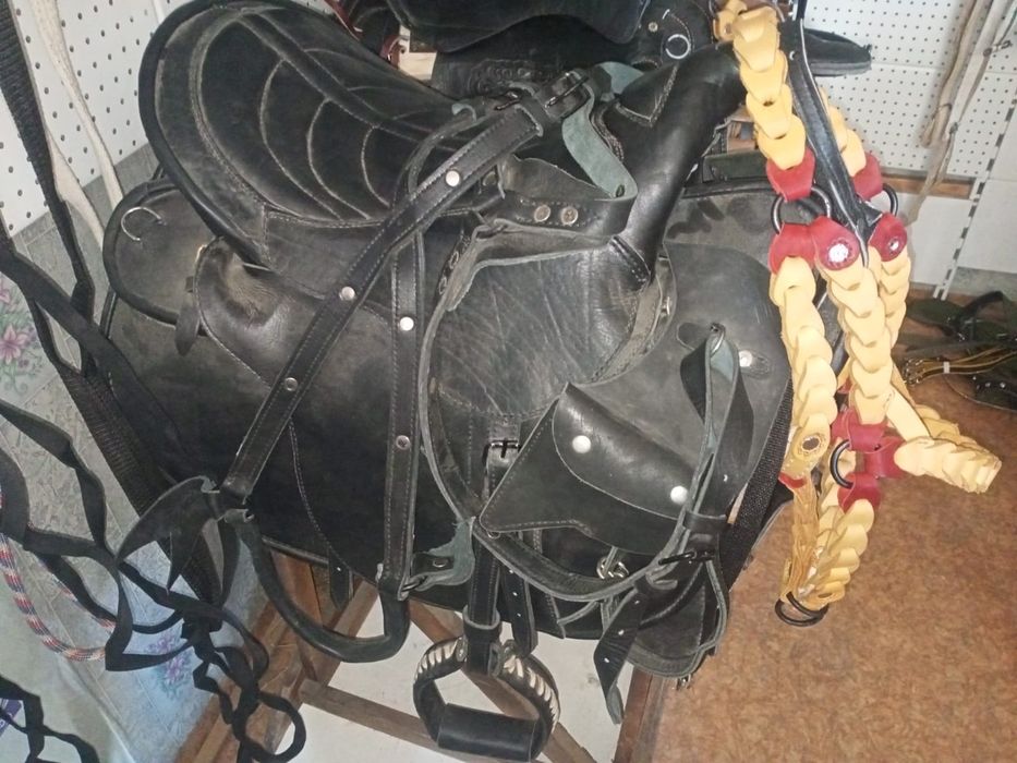 Седло выездное..