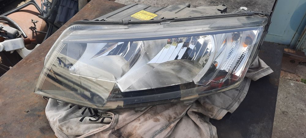 Фар ляв зя шкода октавия три