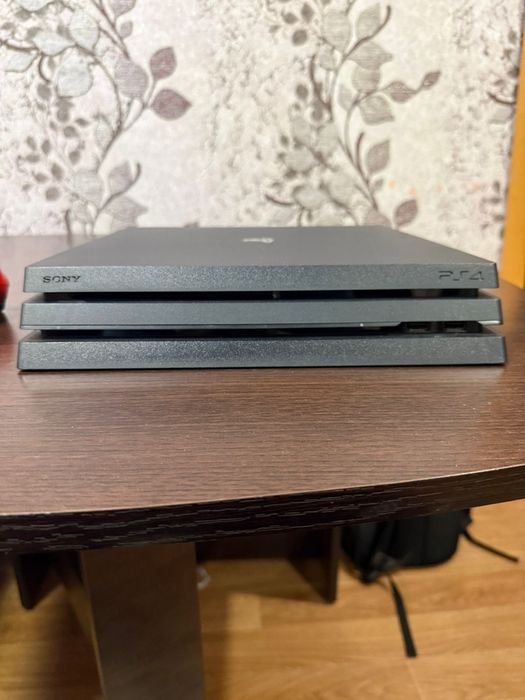 Продаю Sony PlayStaition 4pro 1TB
