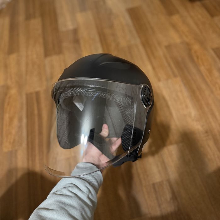 Шлем с визором и солнечными очками