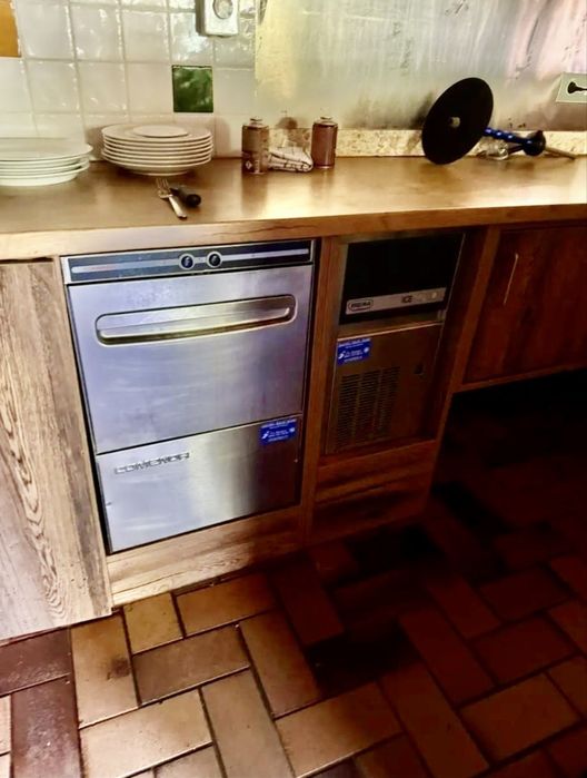 Vand  echipamente  mobilier  profesional  restaurant/bar horeca