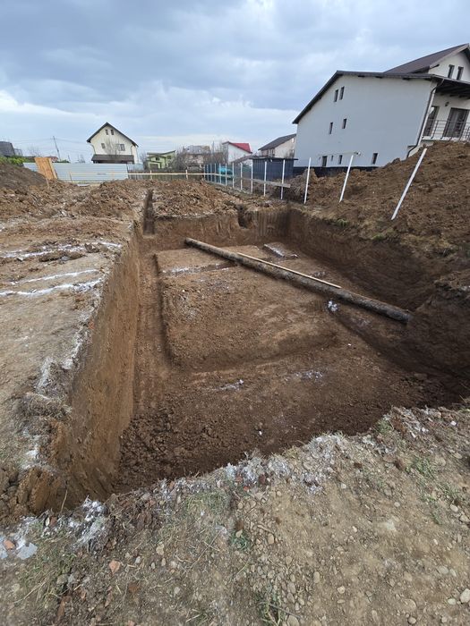 Buldoexcavator de închiriat & transport marfa basculabil