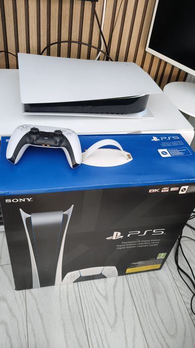 PS5 Digital 825gb la cutie cu mentenanta facuta +o maneta