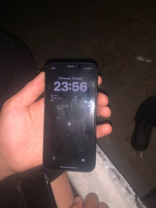 Iphone 11 pro 64talik yomks 75% yarim kunga yetadi zaryatkasi