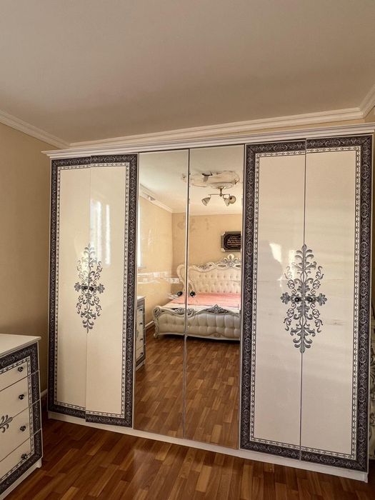 Продаю спальный гарнитур