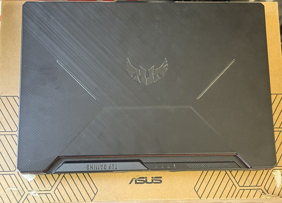 Гейминг лаптоп ASUS Tuf F15 i5-10300H, 8GB RAM, 512GB SSD, GTX1650, 144Hz