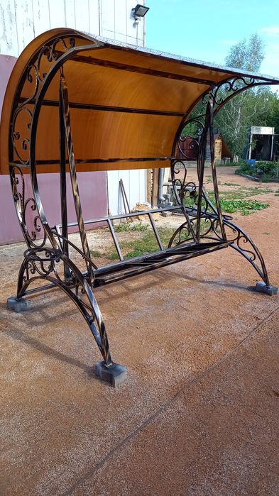 Качели садовые .