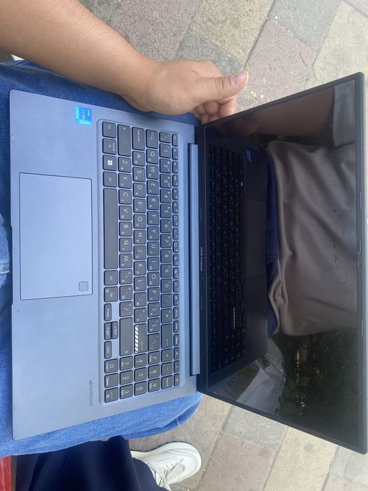 Asus Vivobook 2023
