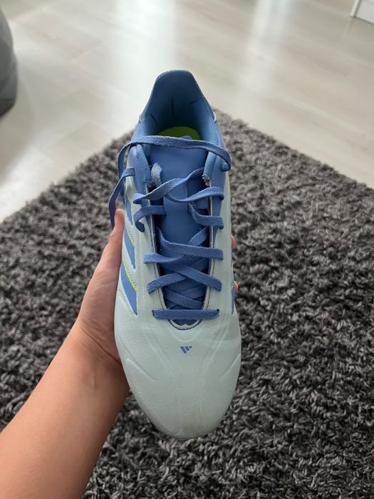 Papuci adidas fotbal crapoane