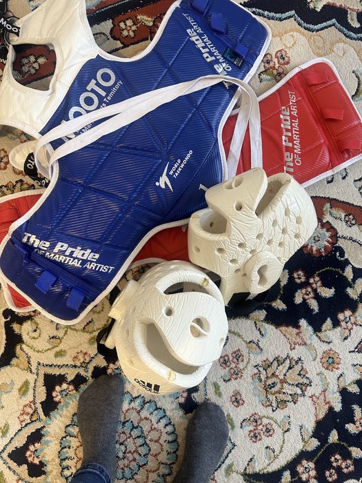 Одежда  тхэквондо перчатки