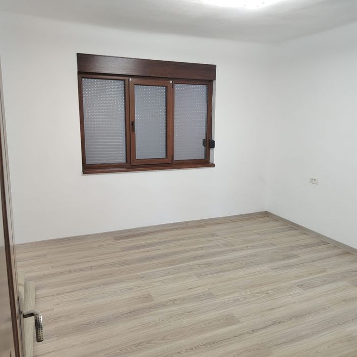 Casa/spatiu +plus teren 1080 mp de închiriat.