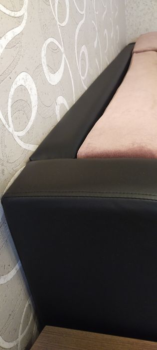 Диван угловой и кресло.