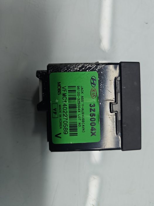 Conector auxiliar USB Hyundai i40 Wagon [Fabr 2012-2019] 96120-3Z500