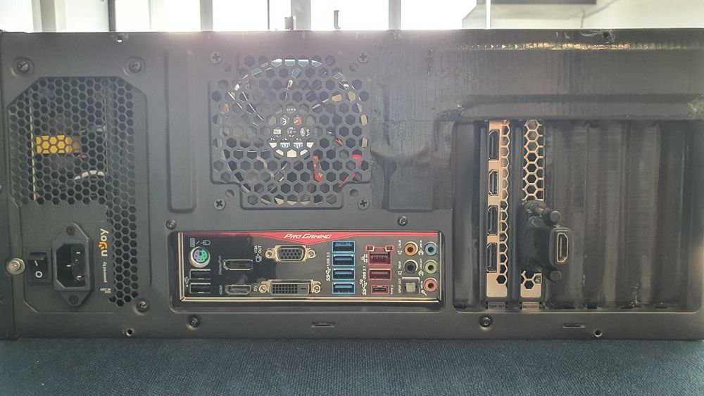 Vand desktop PC Gaming i7 - 32 Ram - SSD - GeForce GTX 1080 Ti 11GB DDR5, in stare excelenta