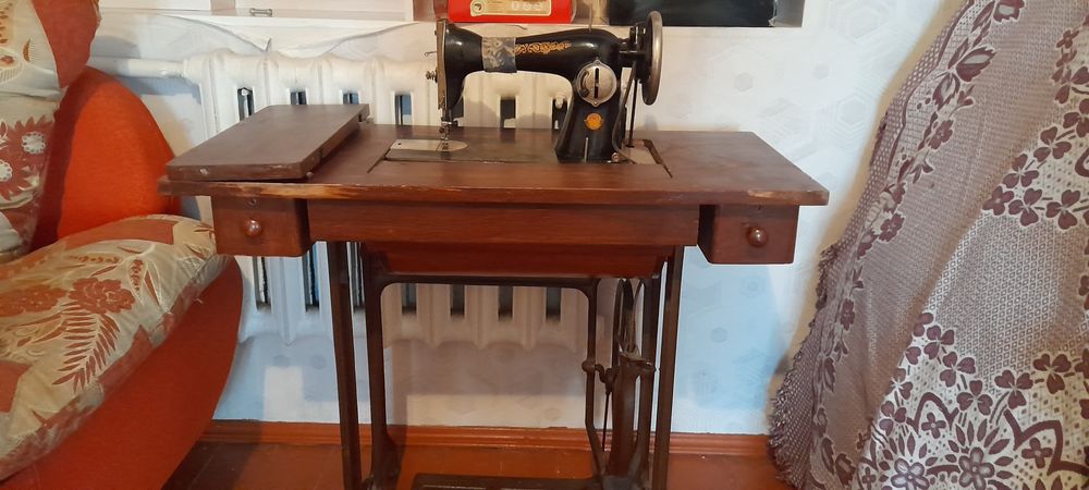Швейная машина, ножная