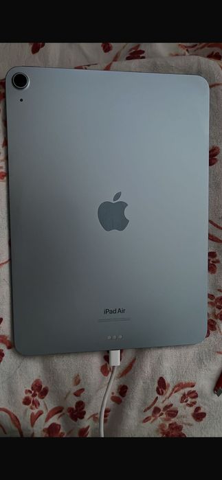 Продам Айпад Эйр 6 поколение 2024