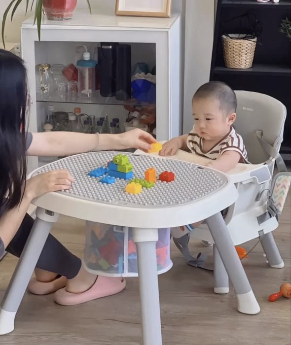 Детский стол , стульчик для кормление