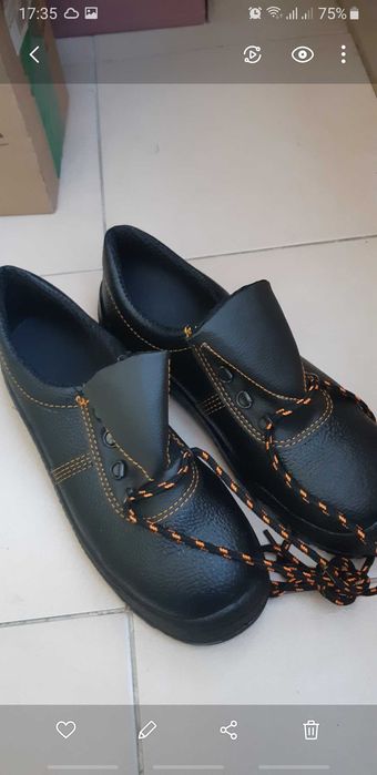 Продается спец обувь