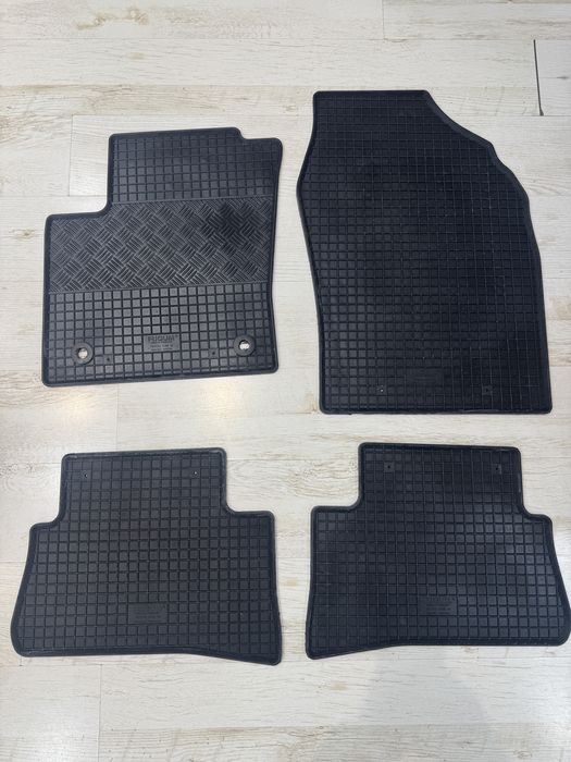 Гумени стелки  за Toyota Chr