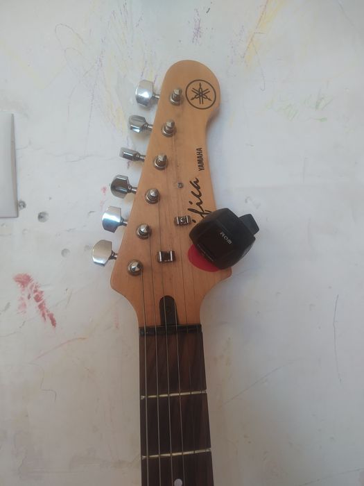 Продается гитара и комбик