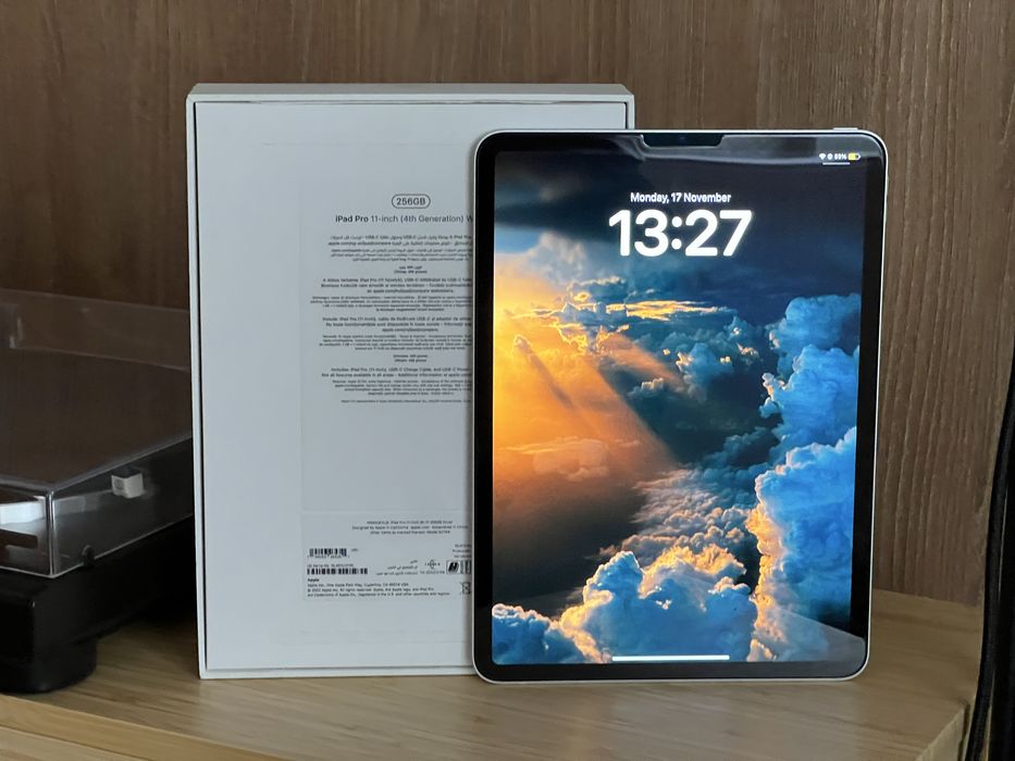 iPad Pro 第5世代M1・256GB、Apple Pencil2 +α iPad Pro 12.9 第5世代 256GB シルバー MHNJ3J／A Wi-Fi シルバー