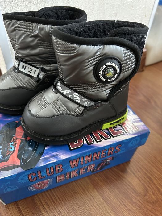 Продаю детский зимний обувь