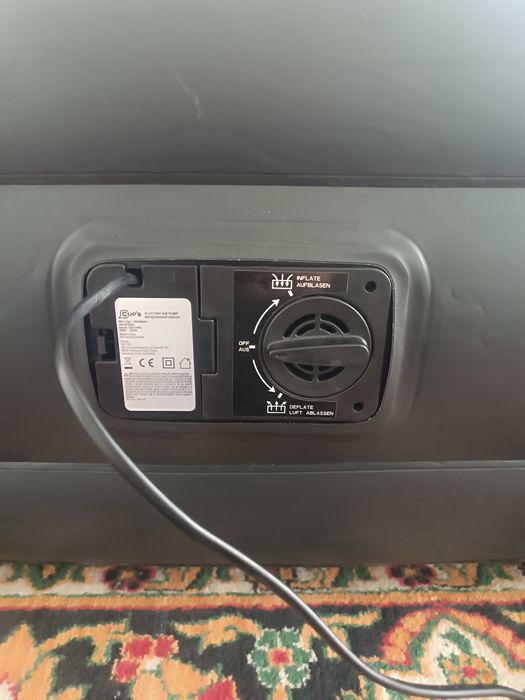 Naduvnoy divan sotiladi. 2 kishilik 1 oy ishlangan xolati yangi.