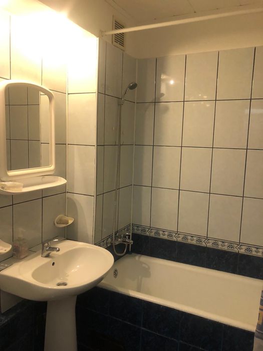 Inchiriez apartament 3 camere  Craiovei