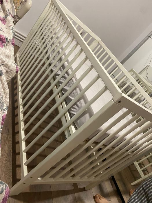 Pătuț Ikea + saltea + 9 cearceafuri