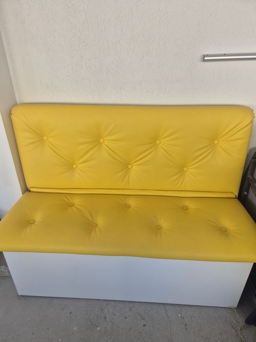 Mobilier cu lavoare incluse