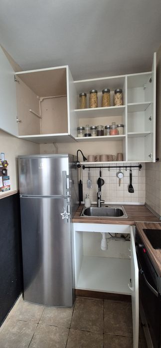 Кухня с мивка , котлони и аспиратор