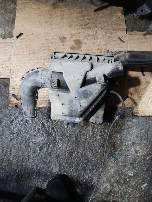 Корпус воздушного фильтра Гольф3