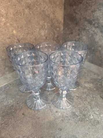 Чаши за вино от дебело стъкло