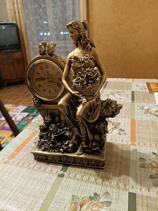 Настольные часы, подарочные.