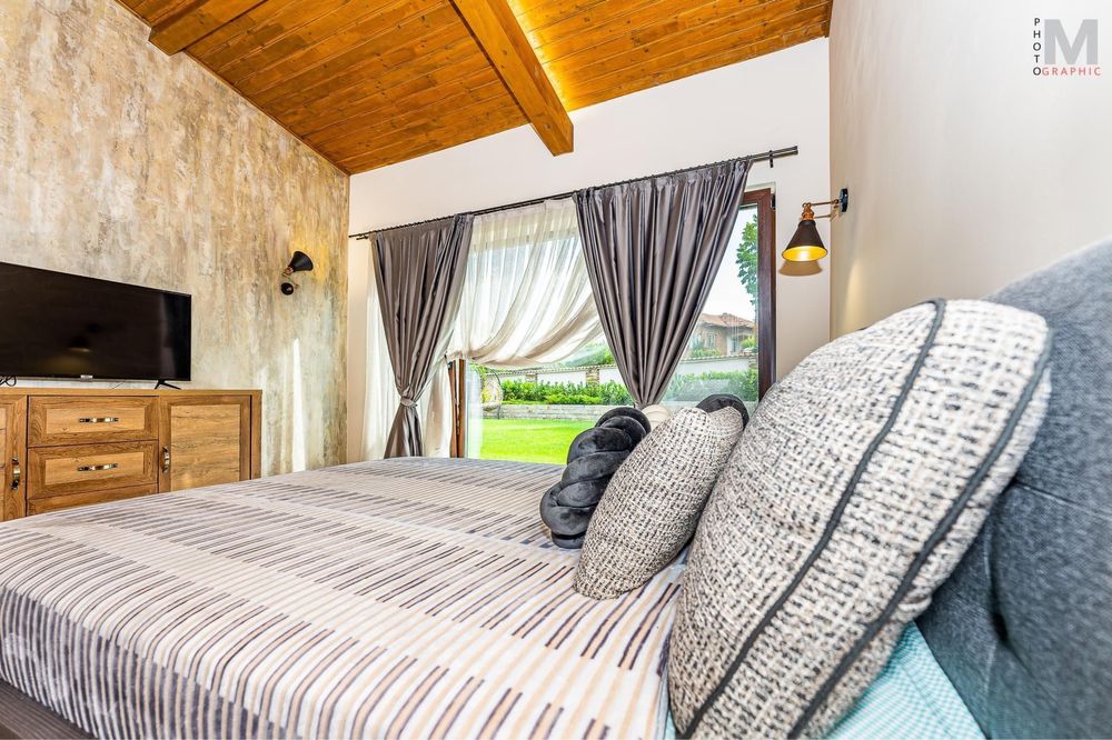 Фотограф, кръщене, рожден ден, дрон, интериорна фотография, видео