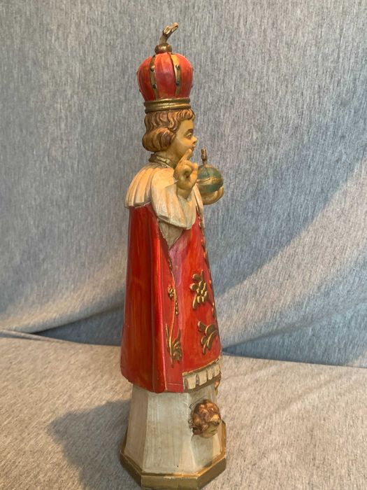 стара италианска статуетка на младенеца от Прага