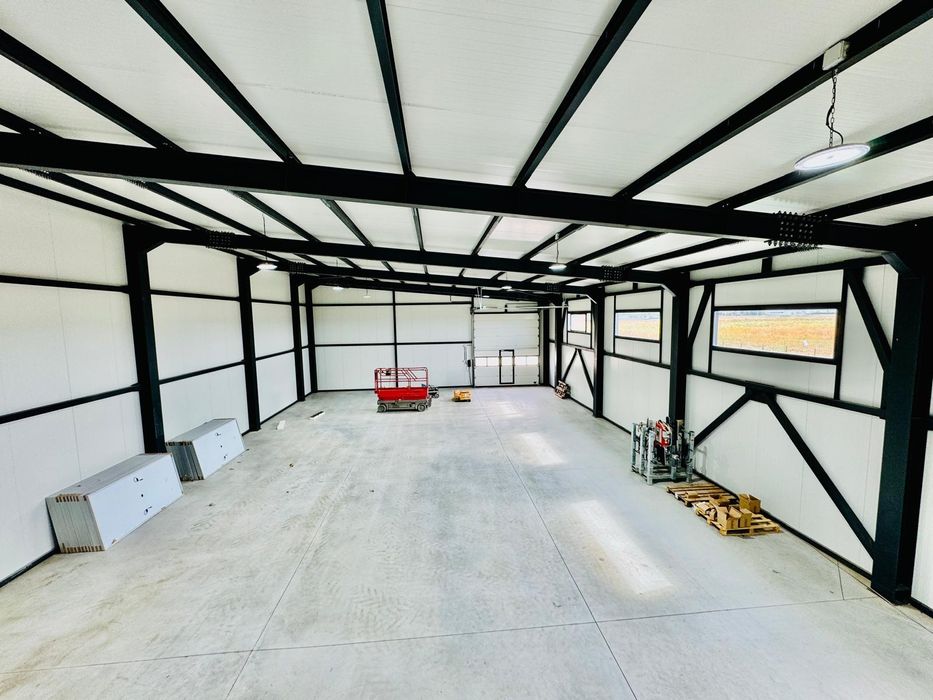 Vanzare Imobil teren 5000mp si 4 hale lipite cate doua