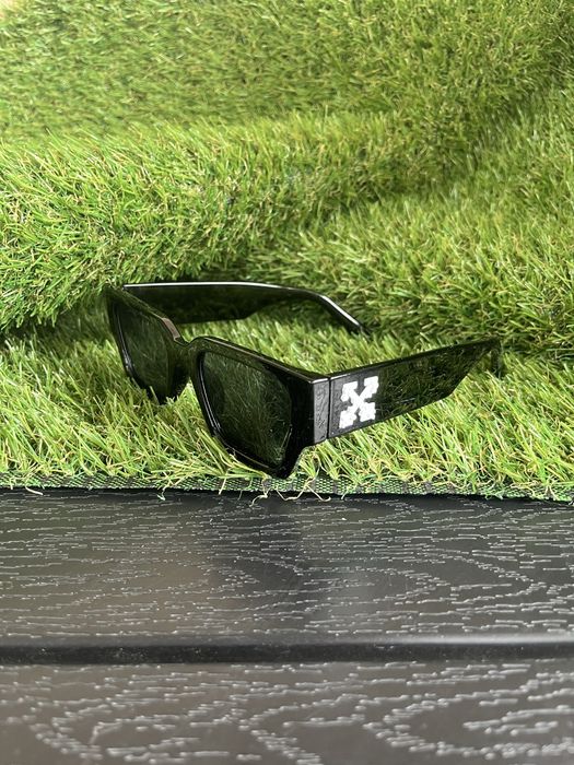 ochelari de soare off white
