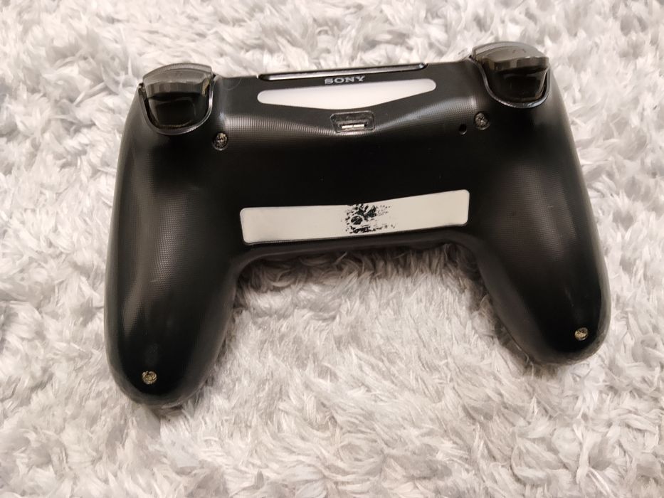 Ps4 перфектно състояние играта подарак две игри   чисто нов чоистик без стик дрифт