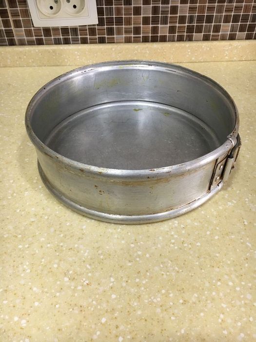 Продаётся разъёмами форма для выпекая тортов советских времен