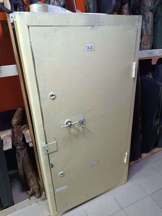 Продам металлические сейфы
